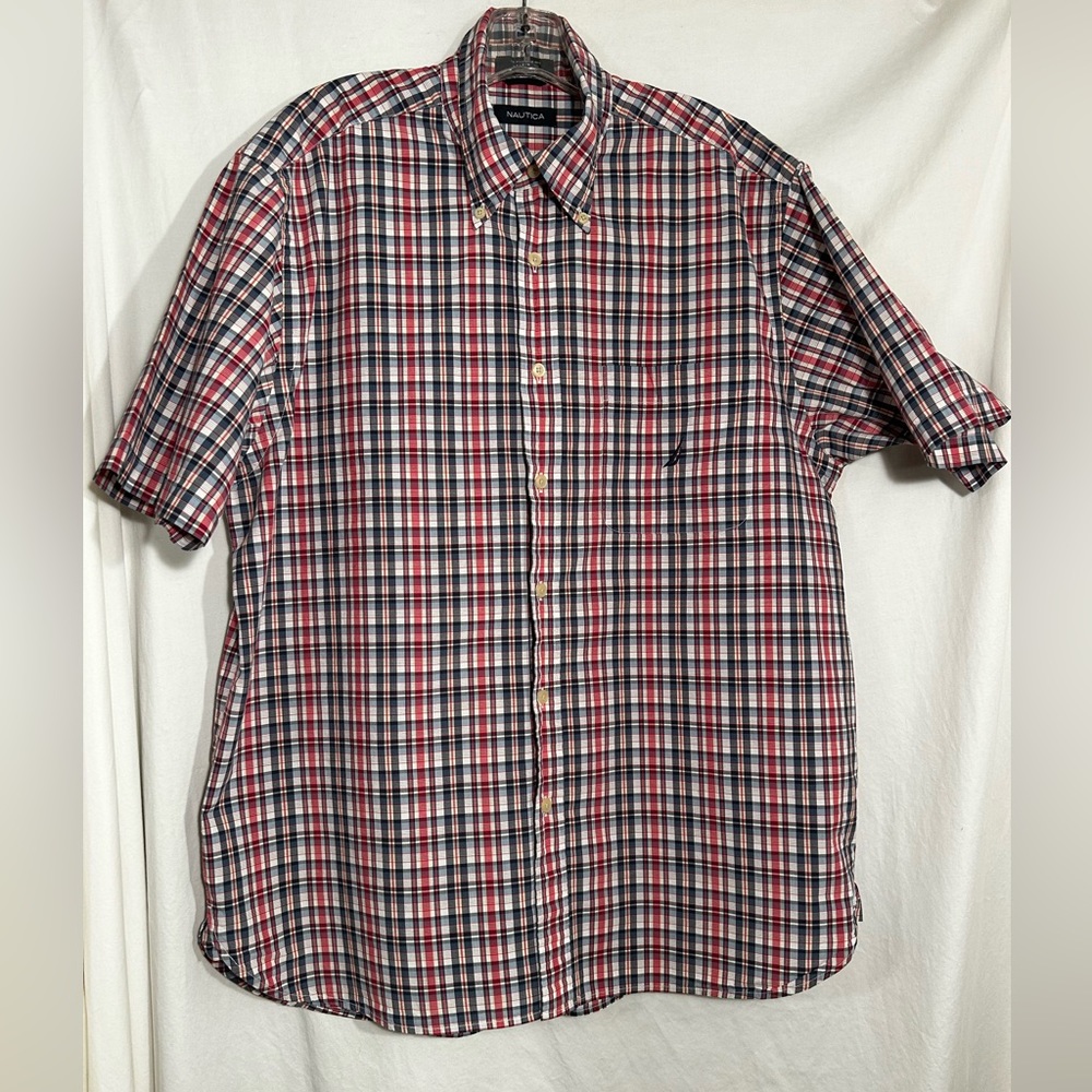 MENS LARGE NAUTICA RED WHITE BLUE PLAID SHORT SLEEVE BUTTON FRONT SHIRT